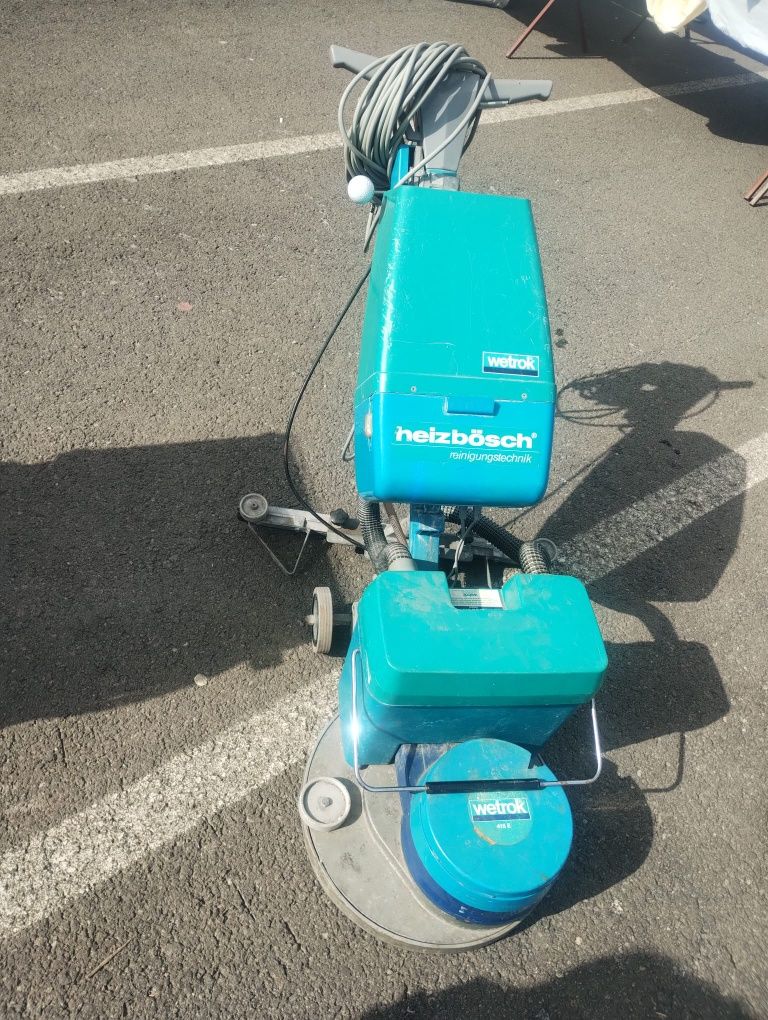 Mașina spălat/șlefuit pavele