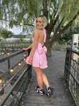 Rochie mini roz elegantă, cu fundă și spate gol – XS/S/M – Nouă