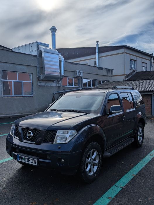 Vând Nissan Pathfinder