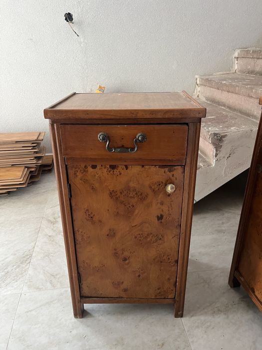 Vand mobila veche furnil de trandafif