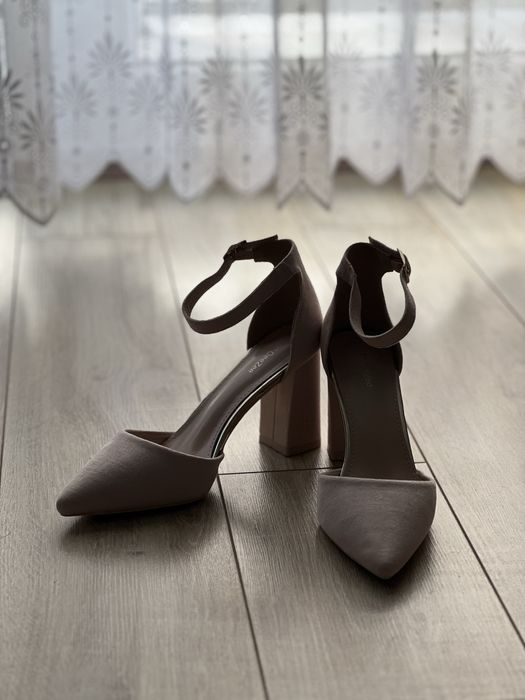 Pantofi cu toc DeeZee