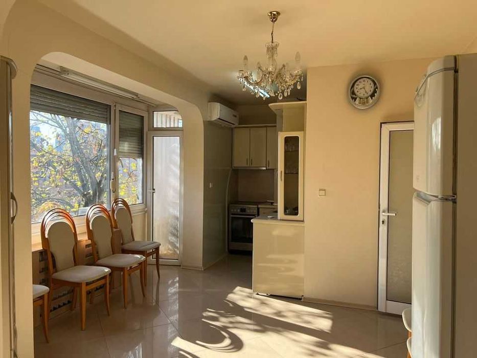 Дава се под наем Двустаен апартамент в София, Изток - 80 кв.м за 612 € - Снимка #4