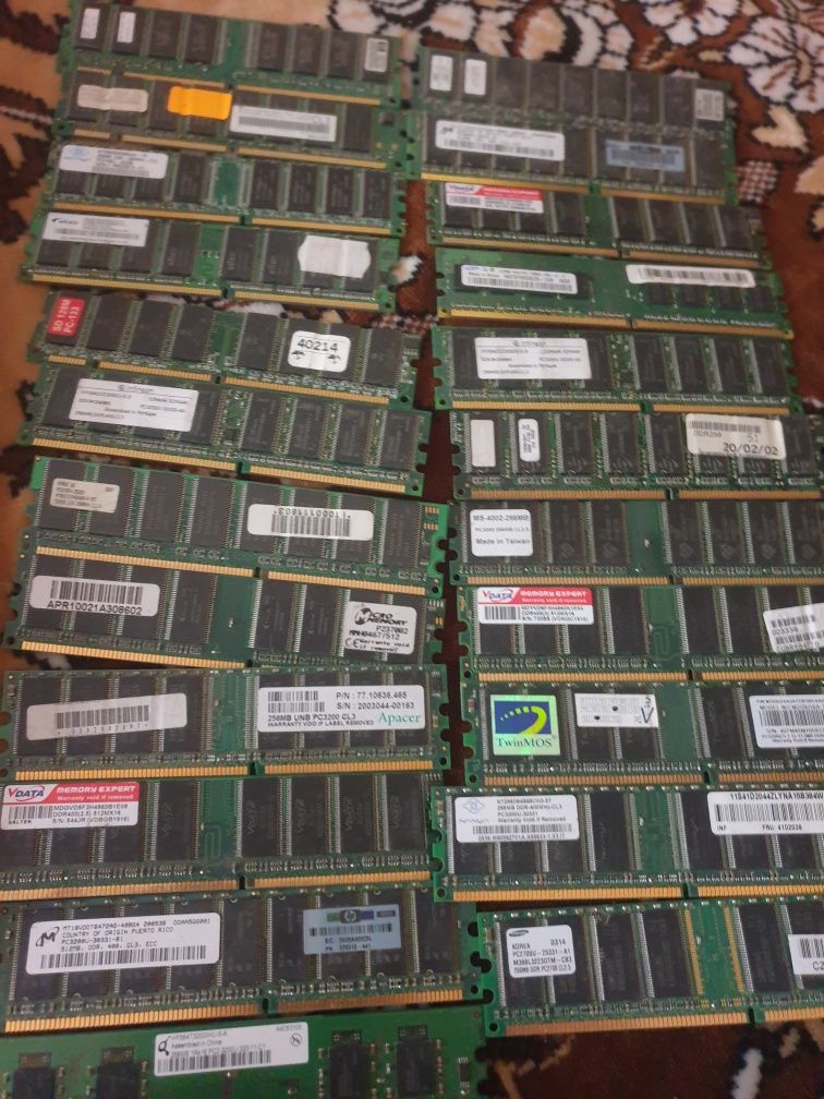 Ram pc3 12800, 10600 de 4gb la 60 Ron, de 2 gb la 45 Ron