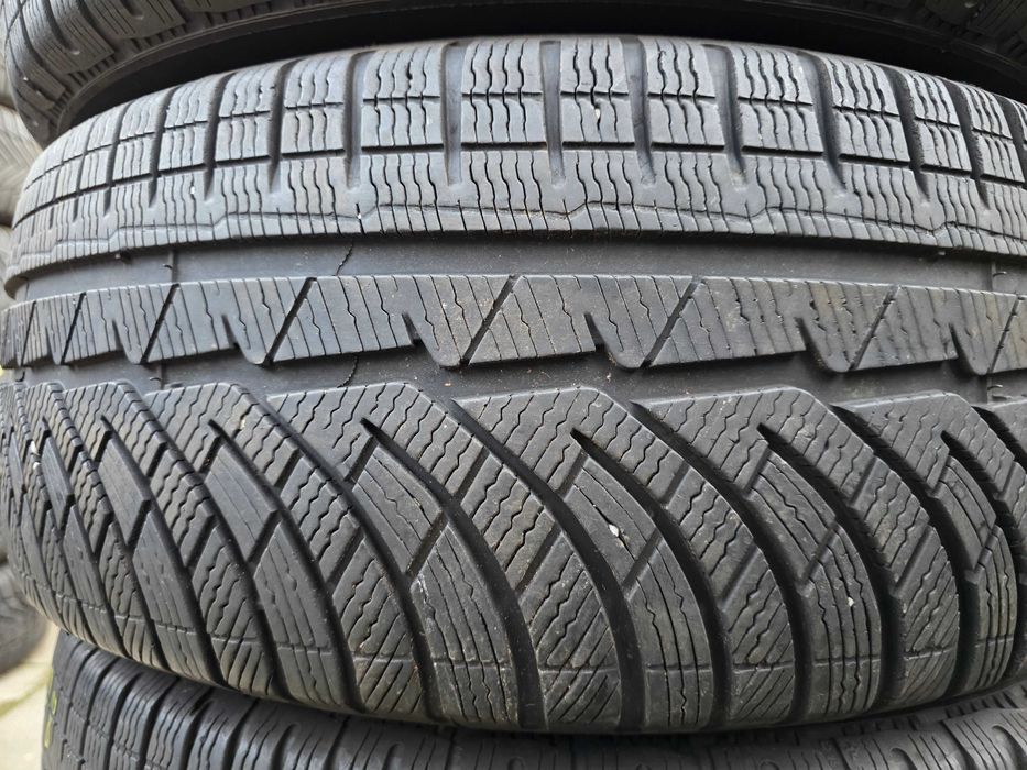 4бр Зимни гуми 235 55 17 - Michelin