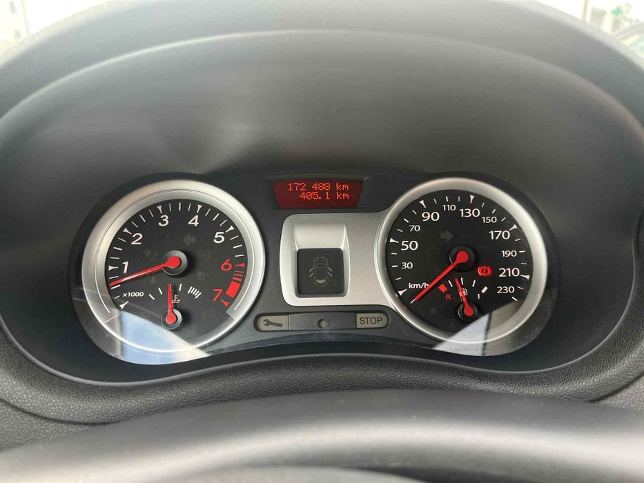 Renault Clio 3 2012 facelift 
Motor 1.2    (75 cai ) 
km 172 488 reali
