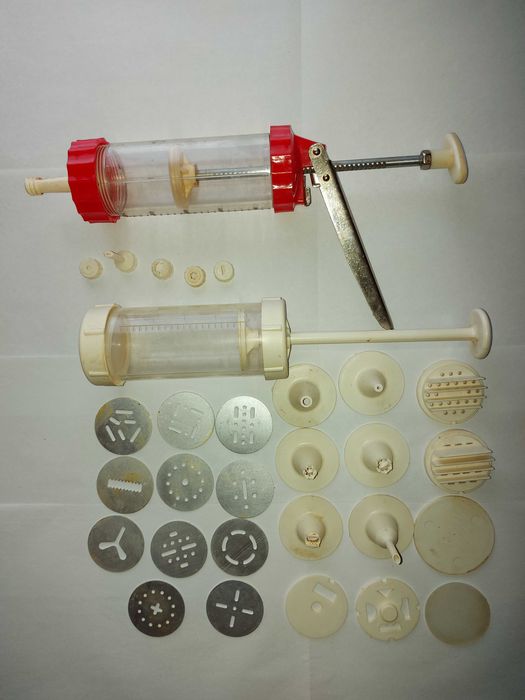 Set vechi cofetarie cu cremaliera, pentru ornat 32 piese cu sabloane