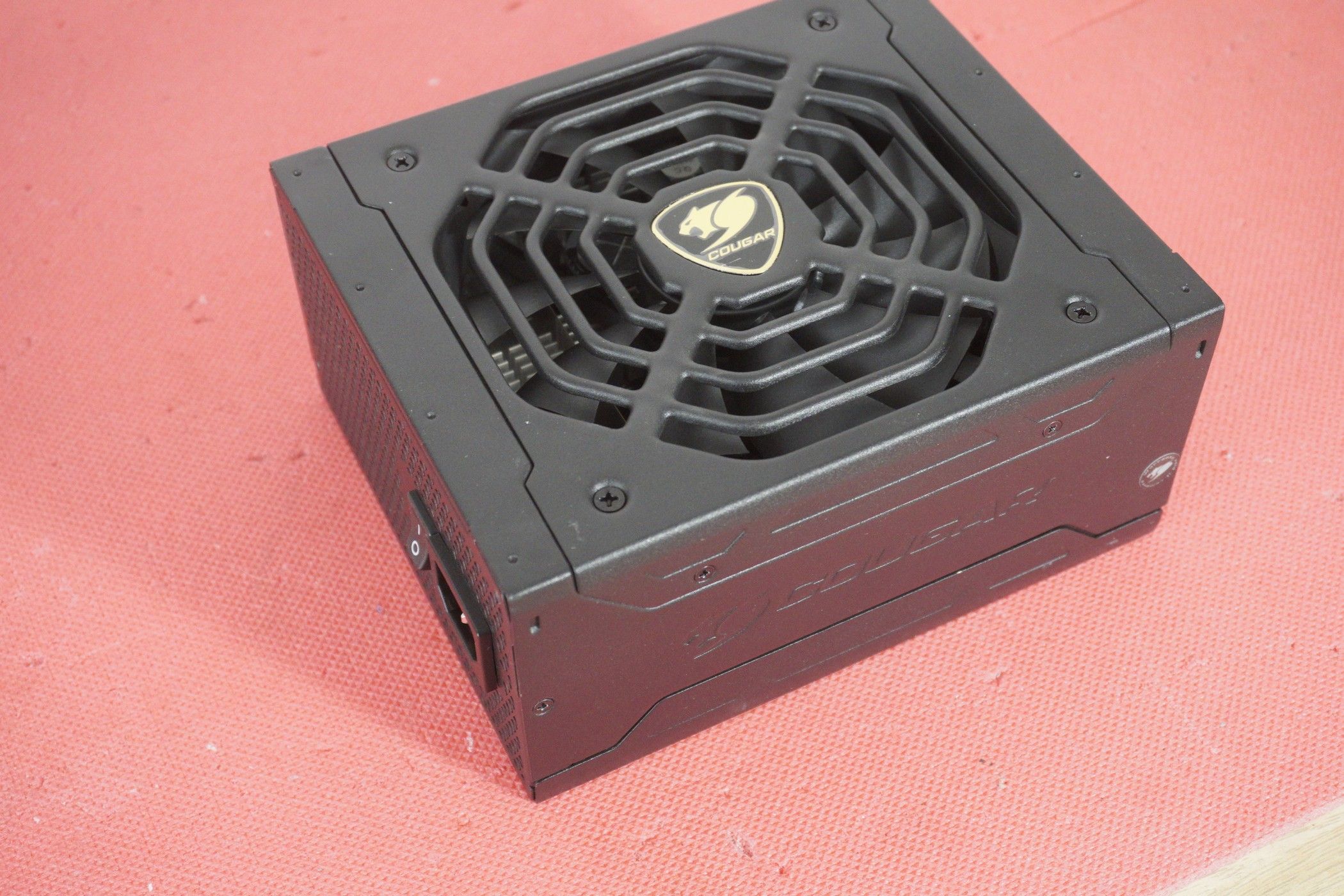 Захранване (PSU) COUGAR GEX 1050W 80+ Gold / 8 год. гаранция! 1000w