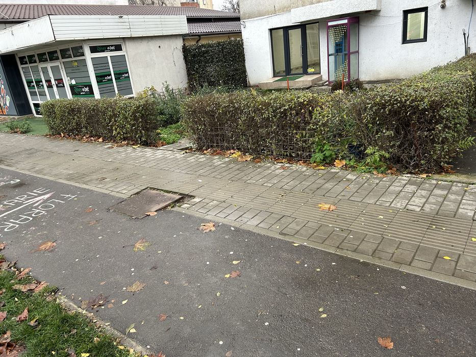 De inchiriat spatiu comercial de 50 m” linga Non Stop ,Capsa . Barlad