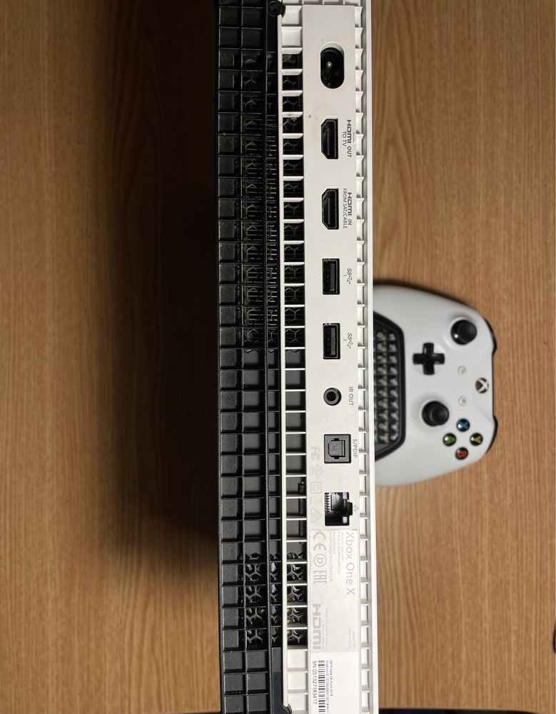 Xbox one X 1TB alb +jocuri