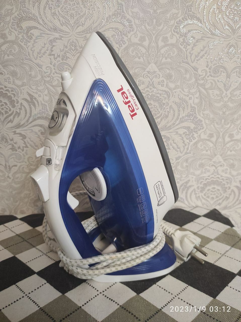 Продаю утюг Tefal