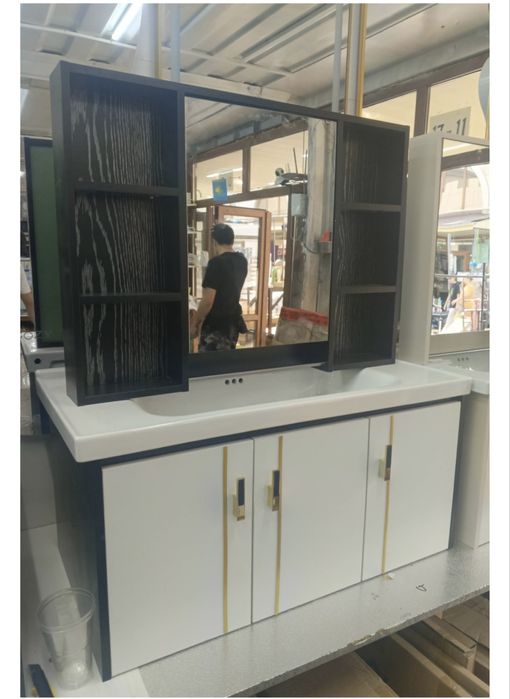 Новая не использованная Тумба с раковиной и зеркалом