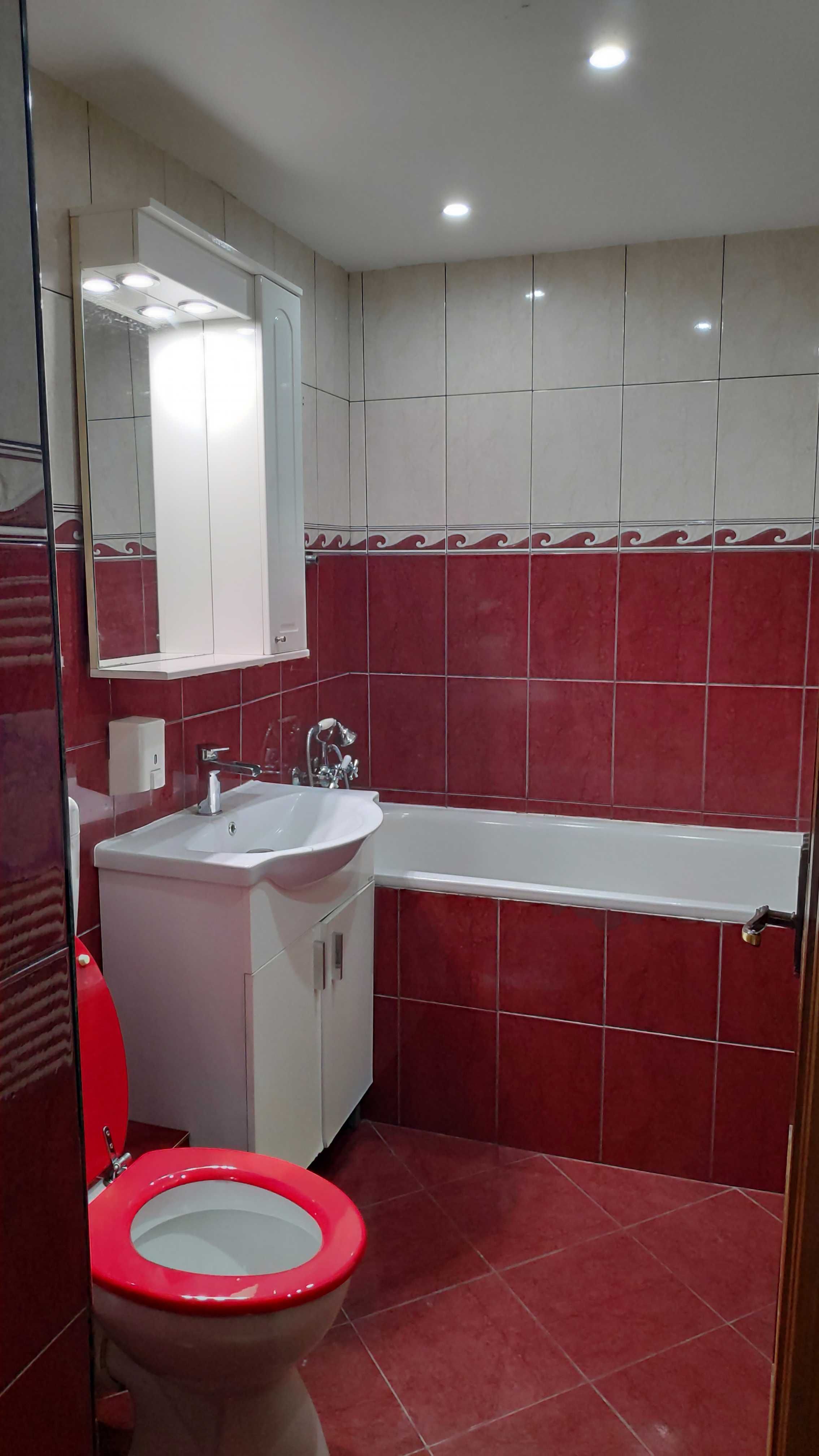 Inchiriez apartament 3 camere pe B-dul Republicii 48, decomandat