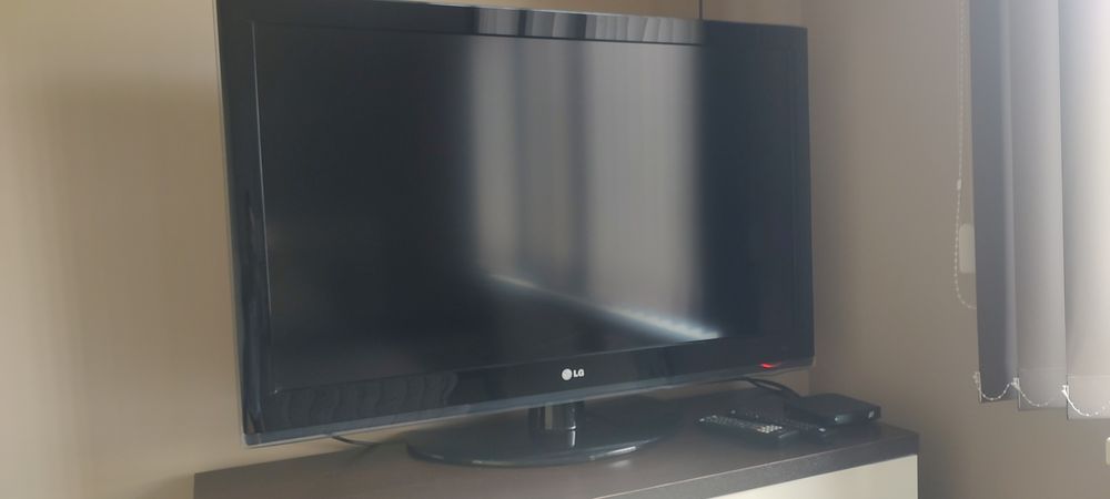 Телевизор LG LCD 42"