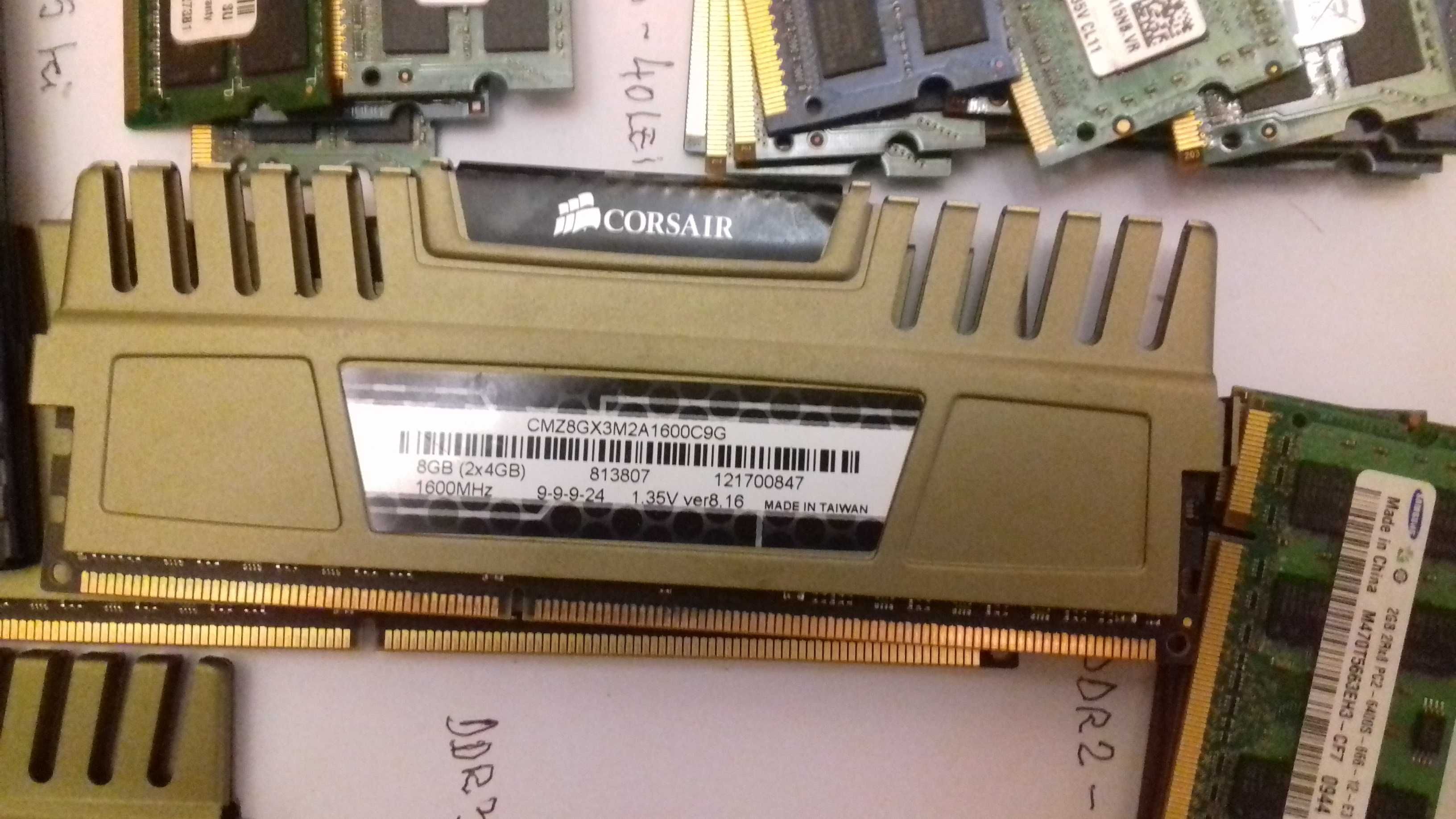 Memorii  PC DDR 3 /CML16GX3M4A  DDR 2, DDR3 4GB Laptop