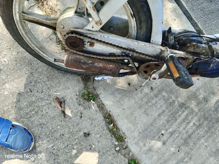 Vând moped pornește când vrea piese șcimbate