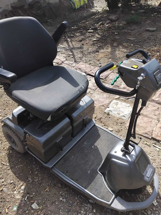 Carucior cu rotile electric