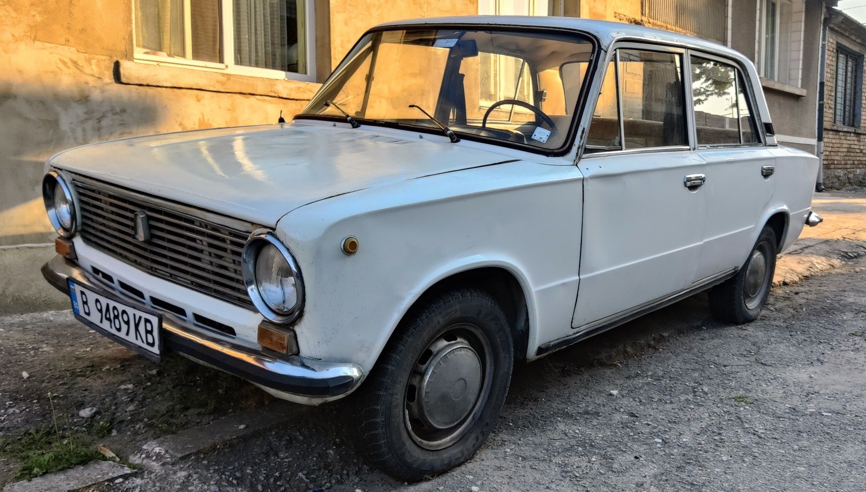 Лек автомобил Lada 1200s