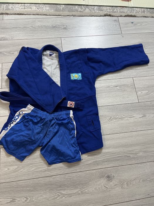 Кимано самбо почти новый занимался только 4дня она просто так лежит