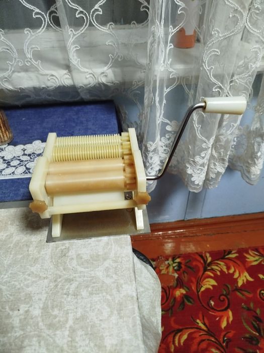 Продам советскую лапшерезку