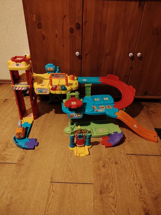 Parcare Vtech cu 2 mașinuțe