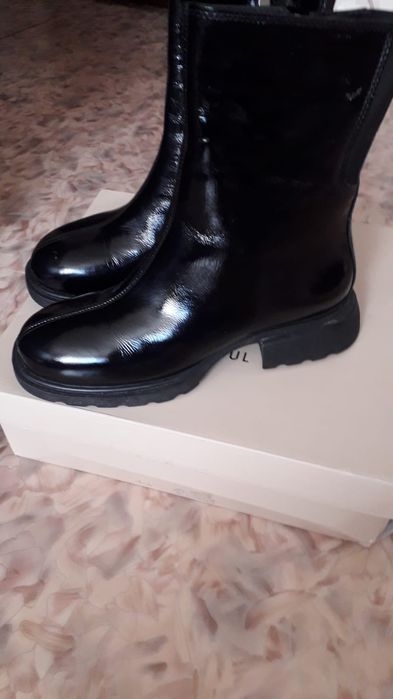 Продам демисезонные сапоги