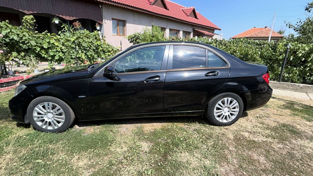 Vând Mercedes-Benz  2011 200 CDI