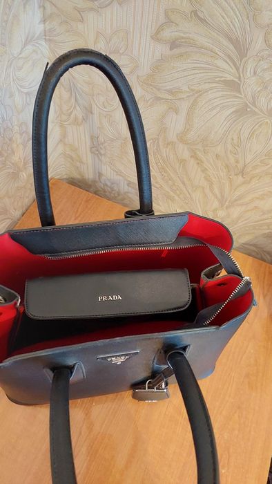 Продам сумку Prada