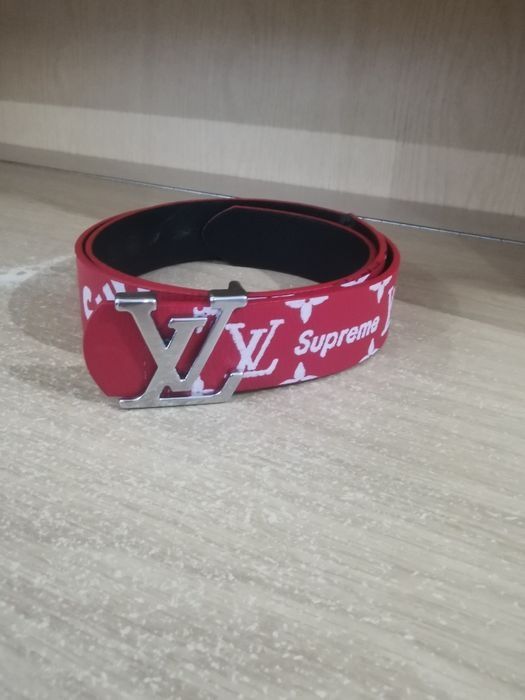 Curea louis vuitton x supreme