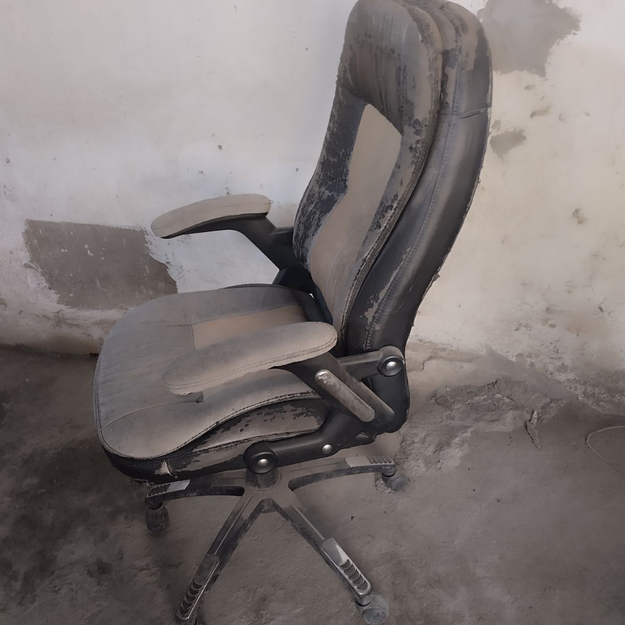 Офисное кресло продам