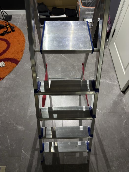 Стремянка раскладная . Нарвон