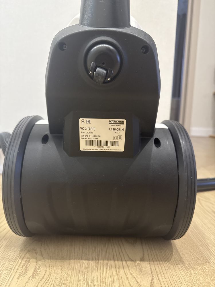 Продаю пылесос Karcher VC 3