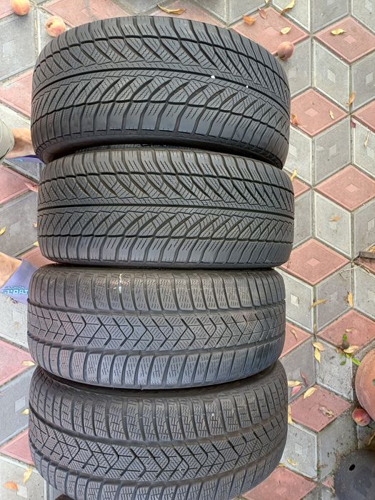 Vand 4 anvelope de iarna 245 45 r18 PIRELLI și GOODYEAR din 2022