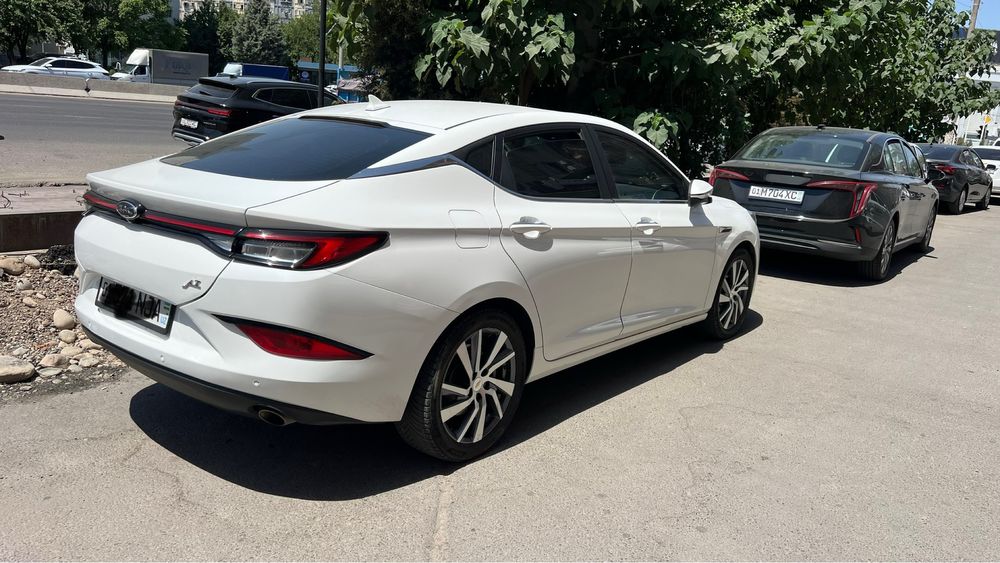 Автомобиль Седан Jac J7 2021 года