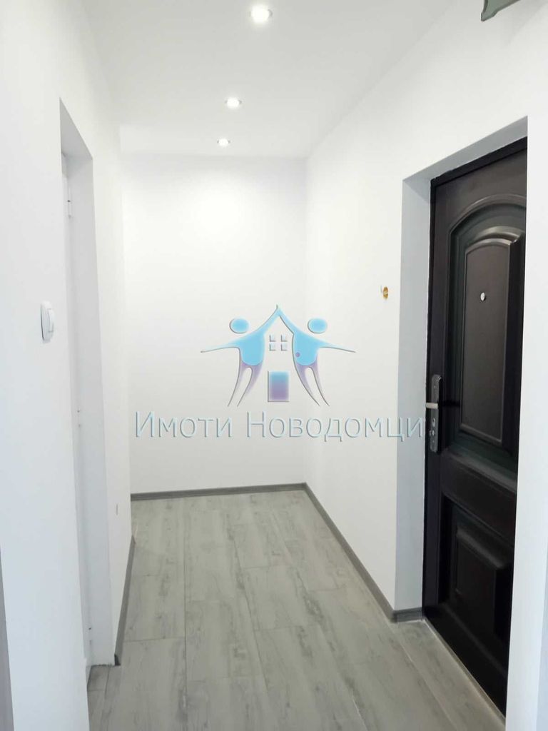 Продава се Едностаен апартамент в Шумен, Пазара - 42 кв.м за 1640 €/кв.м - Снимка #2