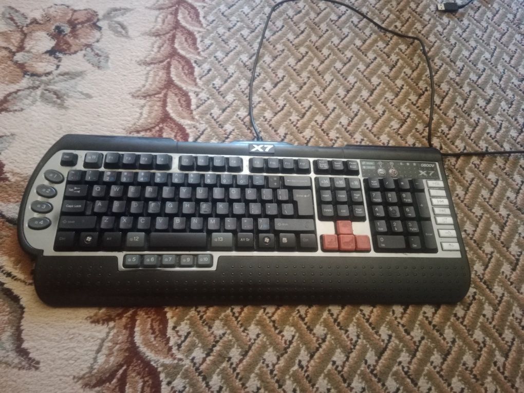 Продам клавиатуру