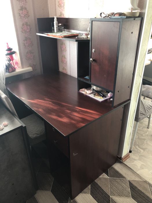 Продам компьютерный стол