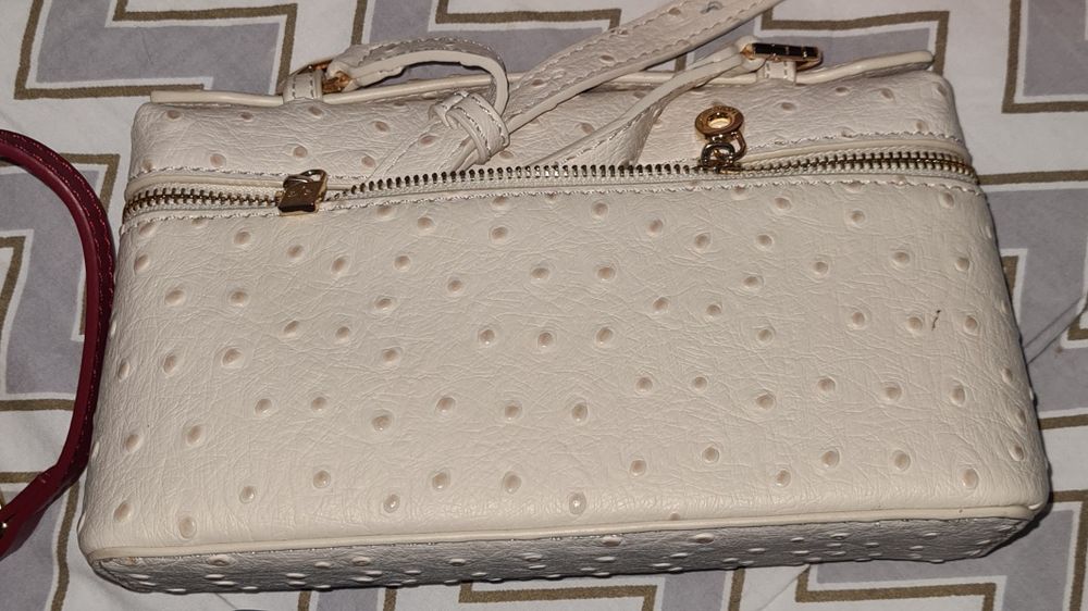 Продаётся дамская сумочка.