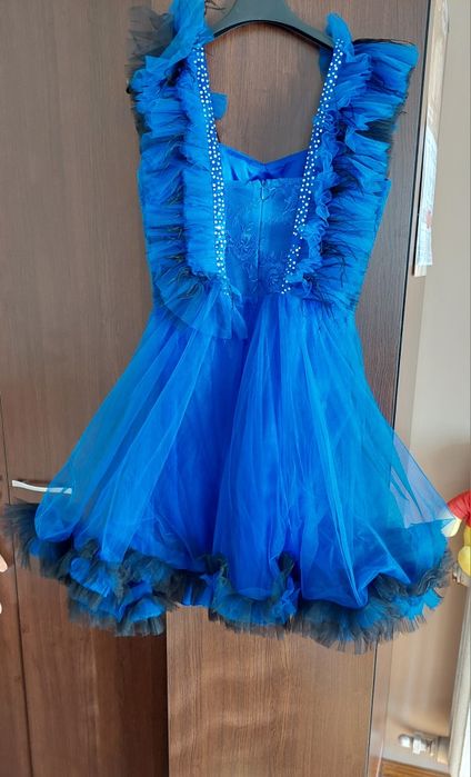 Продавам синя, къса, бална рокля
