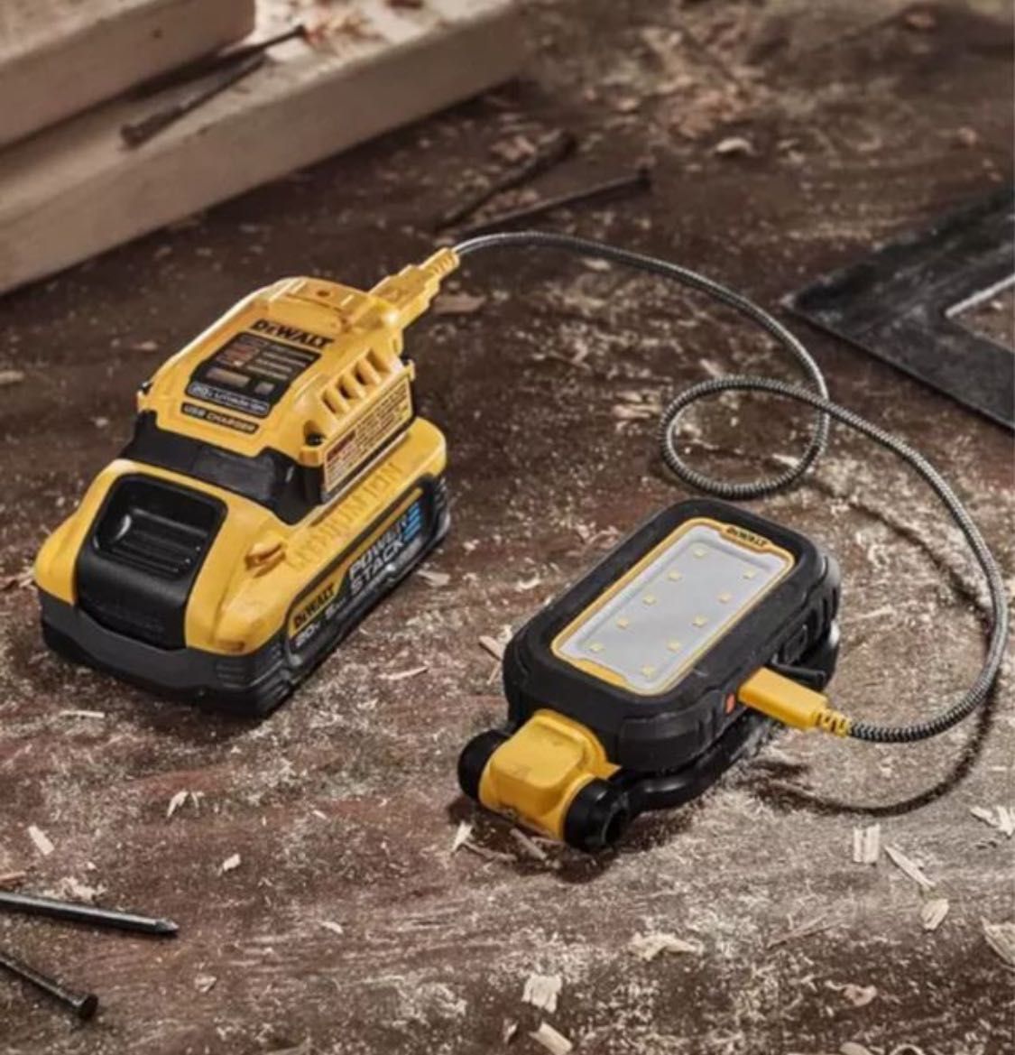 Зарядное устройство-адаптер для зарядки устройств DeWALT   DCB094K