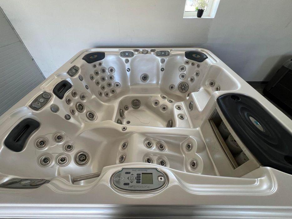 Vand jacuzzi  7 persoane accep  variante auto sau moto