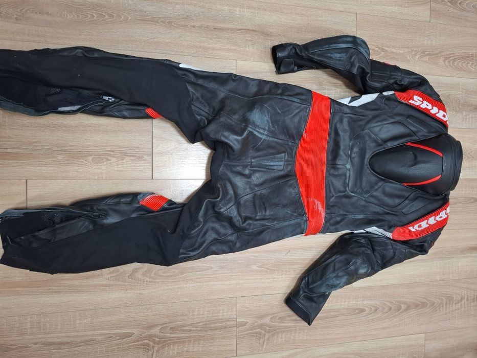 Vând casca moto caberg helmets drift 59-60 L și combinezon Ixon 56