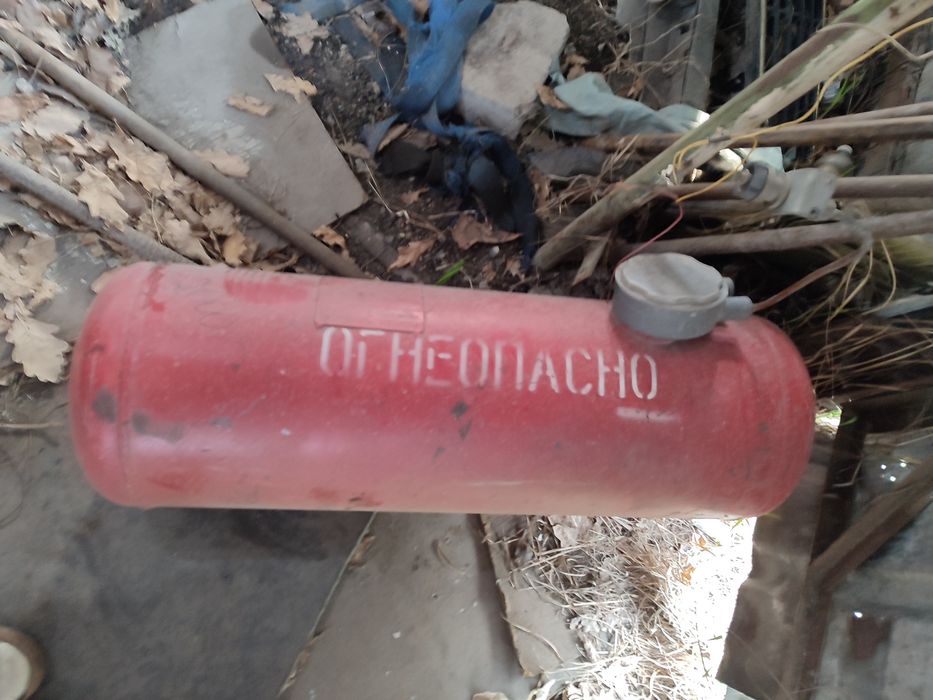 Меняю Газбаллон на авто на 2 больших бытовых