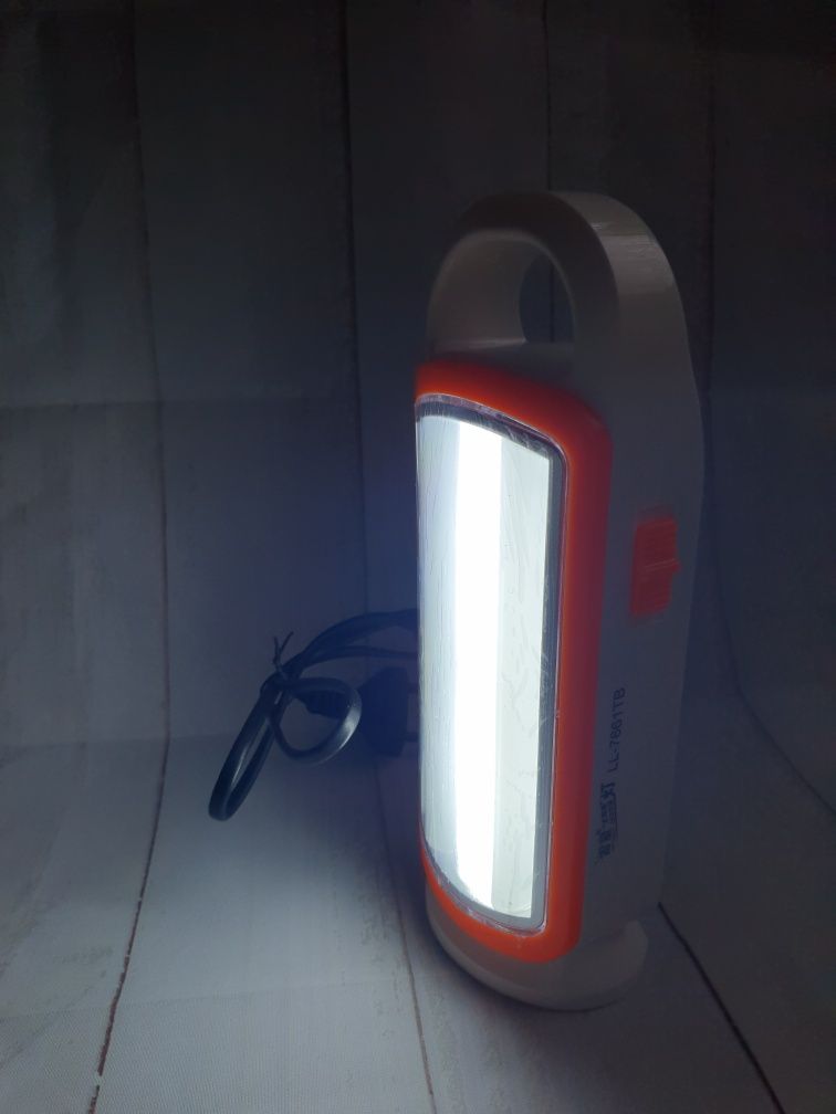 Лед лампа-фенер- акумулаторна
