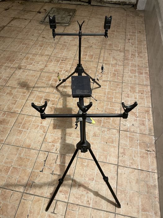Vând Rod Pod Caperlan pentru 3 lansete + 2 avertizori Xtrem 100