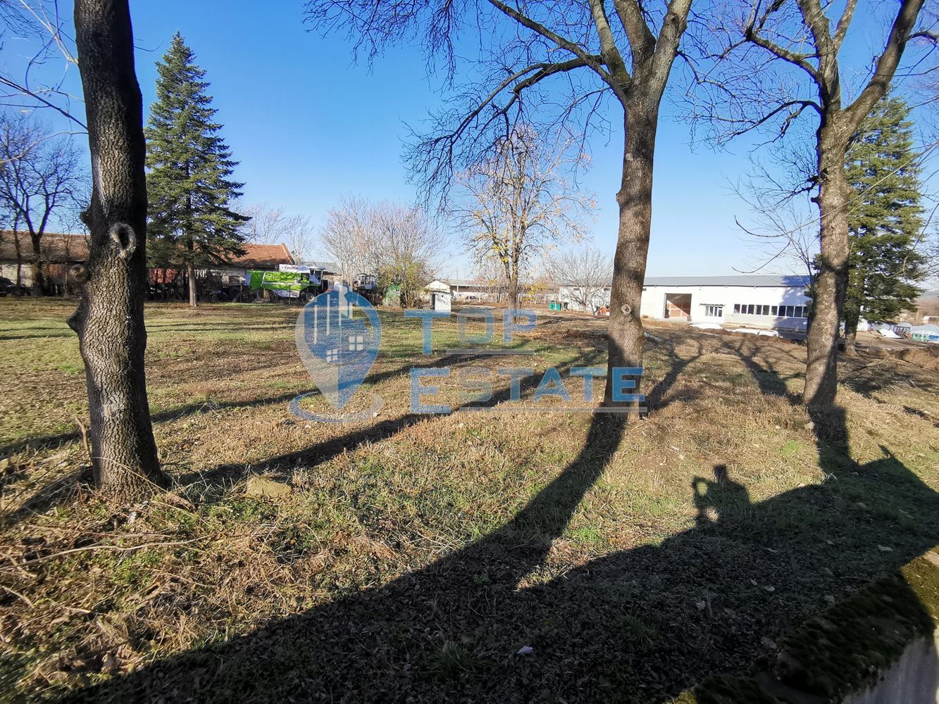 Парцел в регулация на главен път в село Поликраище, област Велико Тър