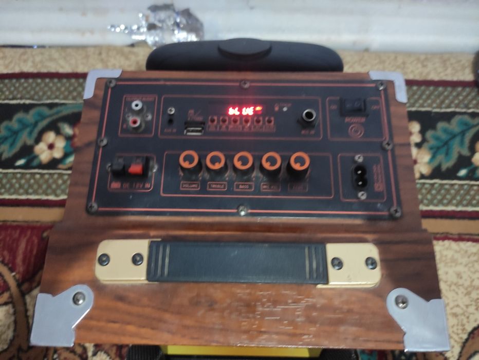 Kalonka  sotiladi
Yaxshi xolatda ishlaganiga kop bolmadi kamplekt