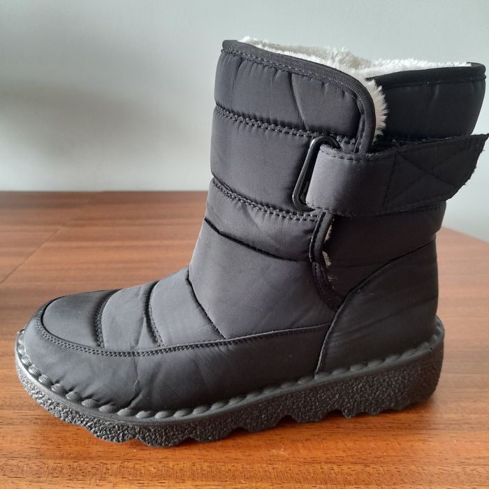 Сапоги женские новые продаю.