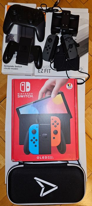 Vând Nintendo Switch OLED ca nou cu accesorii