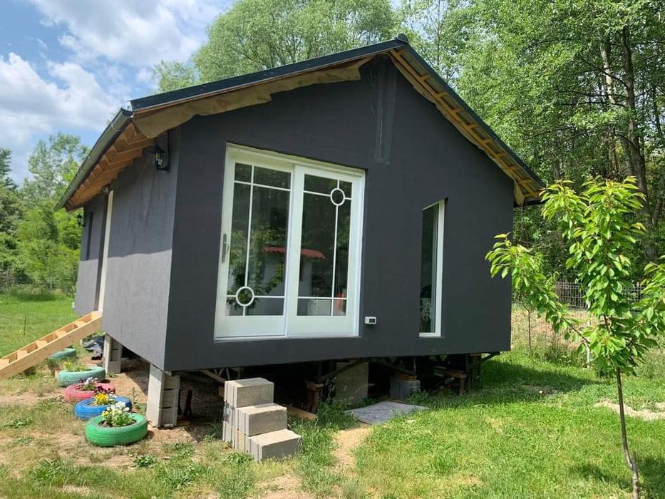 Vand cabane de grădina și de locuit