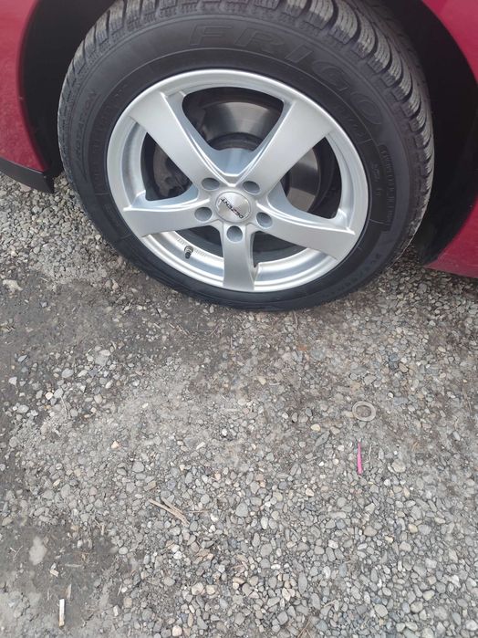 Vând Jante plus cauciucuri